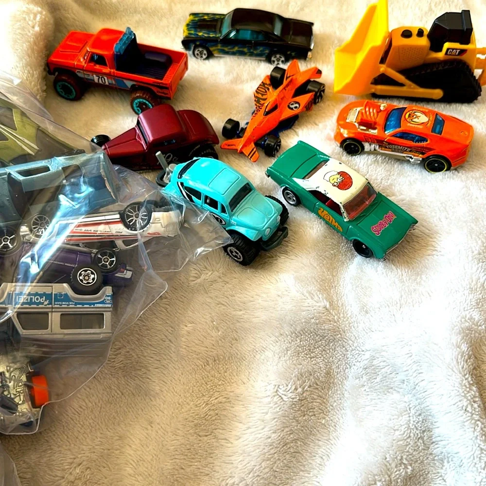 Lot of 42 TOY CARS & TRUCKS 🛻🚛🚗 #2 - Picture 3 of 3